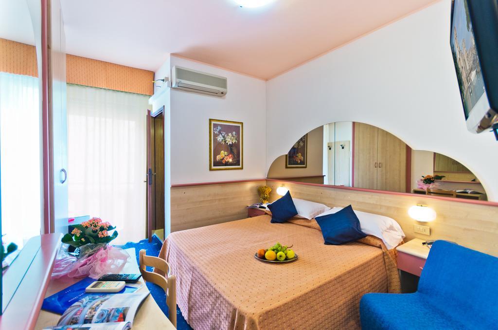 Hotel Victoria Bibione Chambre photo