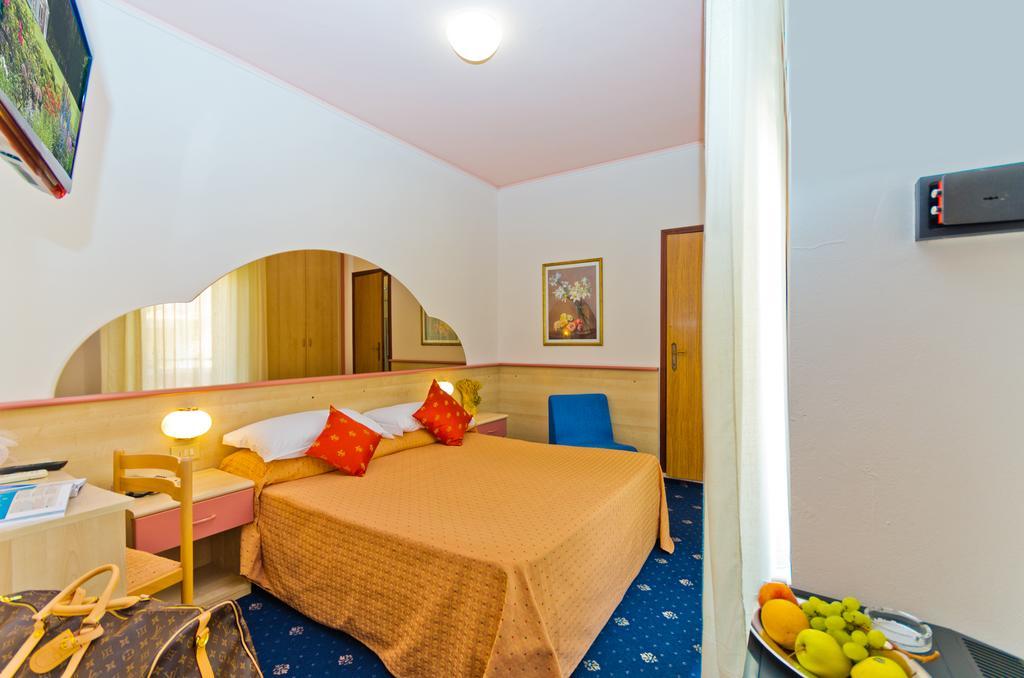Hotel Victoria Bibione Chambre photo