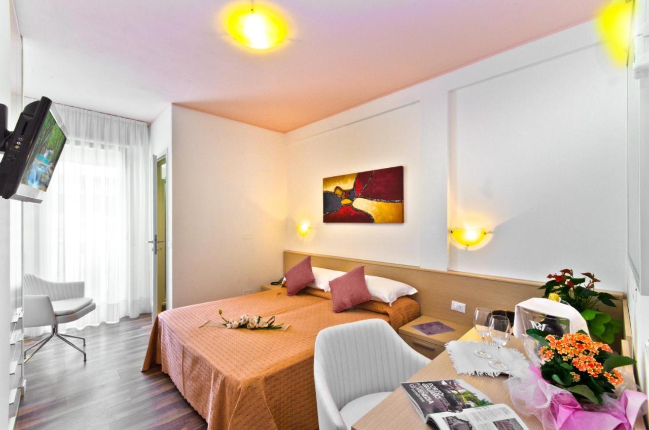 Hotel Victoria Bibione Extérieur photo